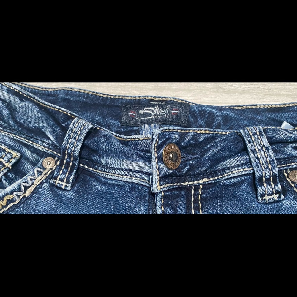 Like New Silver Elyse Capri